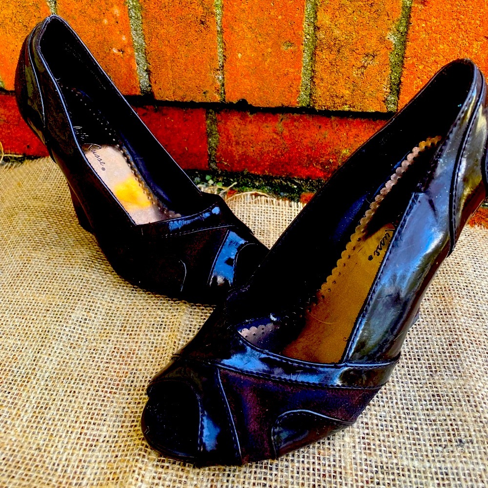 Black wedge shoes
